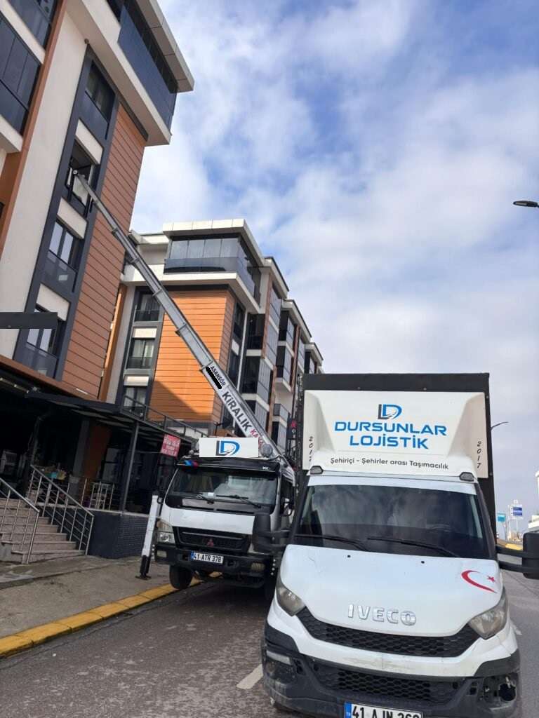 biz-kimiz-dursunlar-lojistik-768x1024